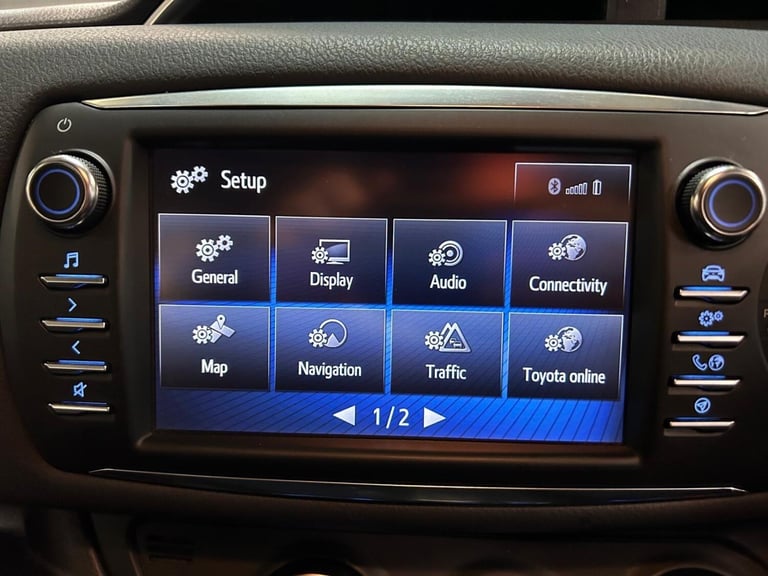 2018 Toyota Yaris 1.5 VVT-i Grey Bi-Tone Euro 6 5dr HATCHBACK Petrol Manual