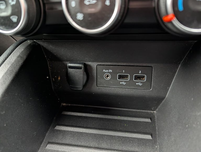 2021 Renault Clio 1.0 TCe Iconic Hatchback 5dr Petrol Manual Euro 6 (s/s) (100 ps) Hatchback Petr...