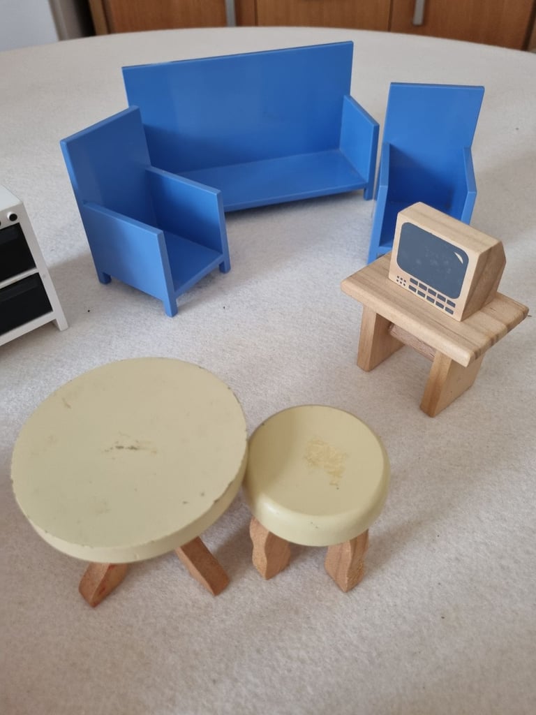 Dolls house furniture. 