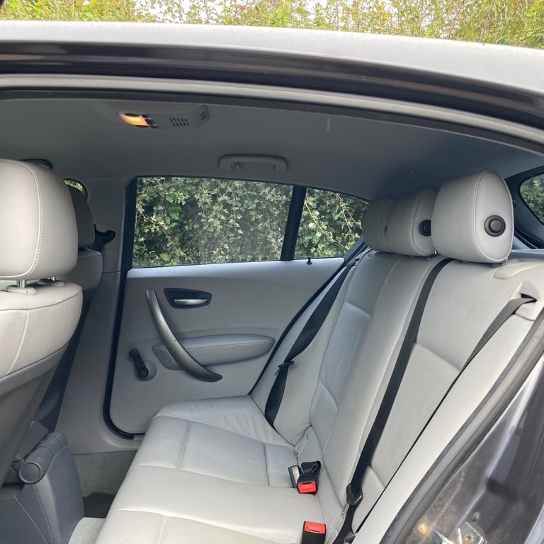 BMW 1 SERIES - AUTOMATIC - NEW MOT - ULEZ FREE - LEATHER INTERIOR