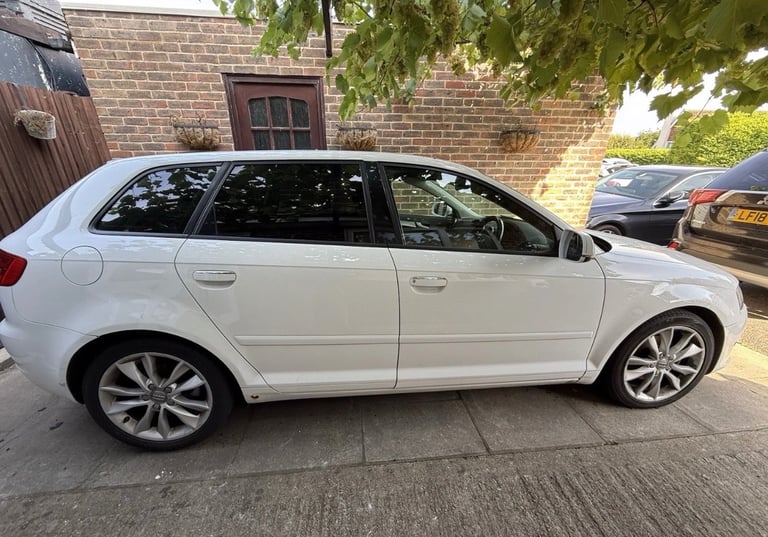 image for 12 Audi A3 1.6 TDI 5dr Sportback White £20 Tax Apple Car Play In Daily Use Can Deliver