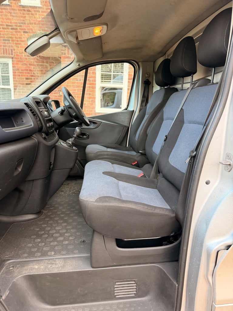 High top VIVARO ideal camper project /race van