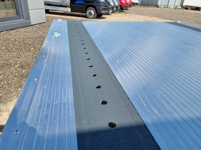 CRAFTER MOVANO ALUMINIUM RECOVERY TRUCK BODY BEAVERTAIL BODY CAR TRANSPORTER