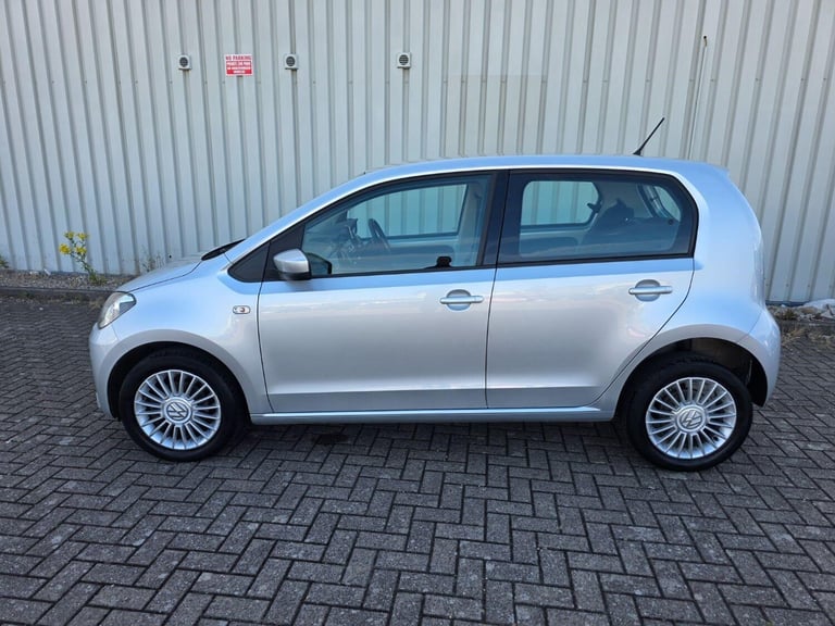 VOLKSWAGEN UP 1.0 High up! 2015