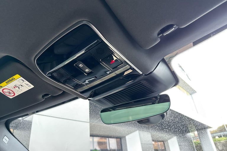 2023 Land Rover Range Rover Sport 3.0 D300 MHEV Dynamic SE SUV 5dr Diesel Auto 4WD Euro 6 (s/s) (...