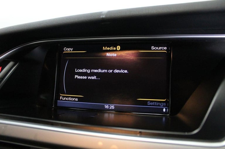 AUDI A4 2.0 TDI SE Technik quattro Euro 5 (s/s) 4dr 2013