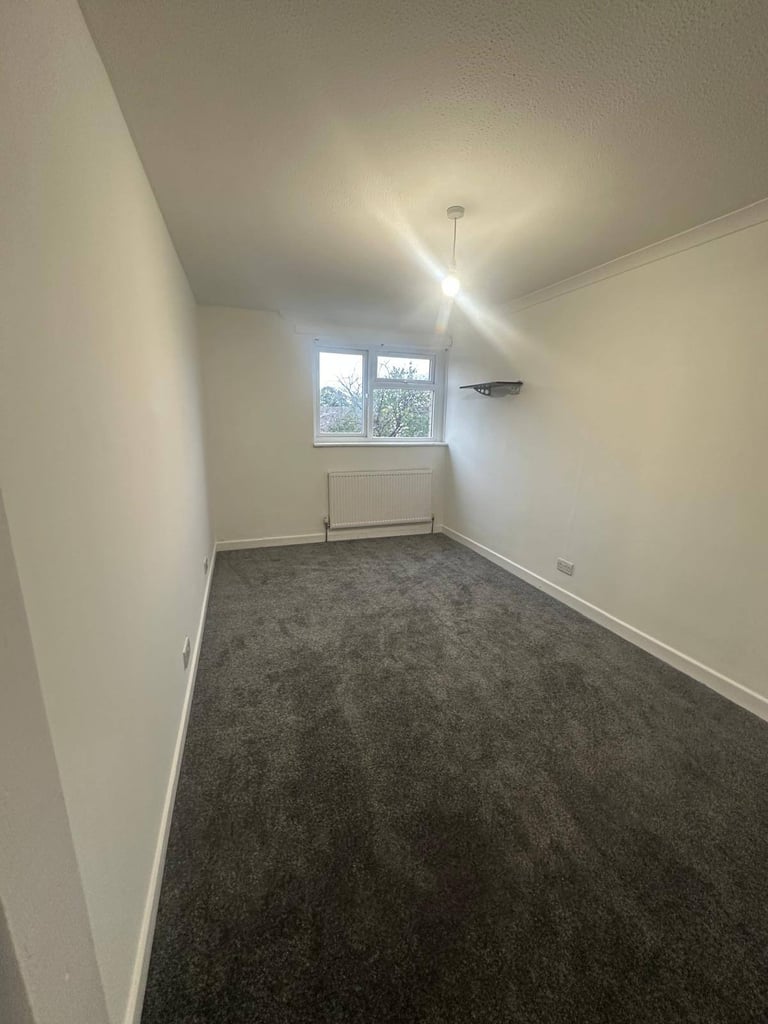 Spacious 3 Bedroom with 2 Reception House Available To Let In Romford (SS13 3PD)