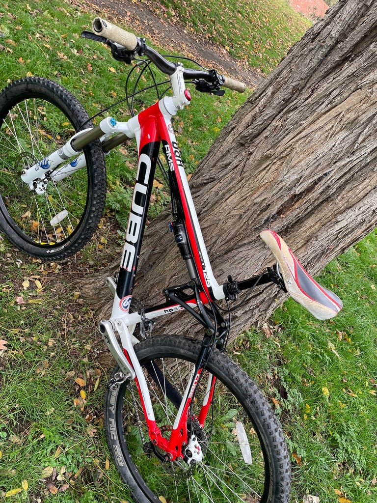Full suspension mountain bike 