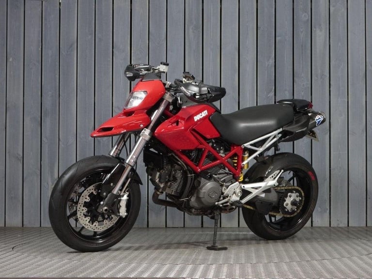 2010 10 DUCATI HYPERMOTARD 1100
