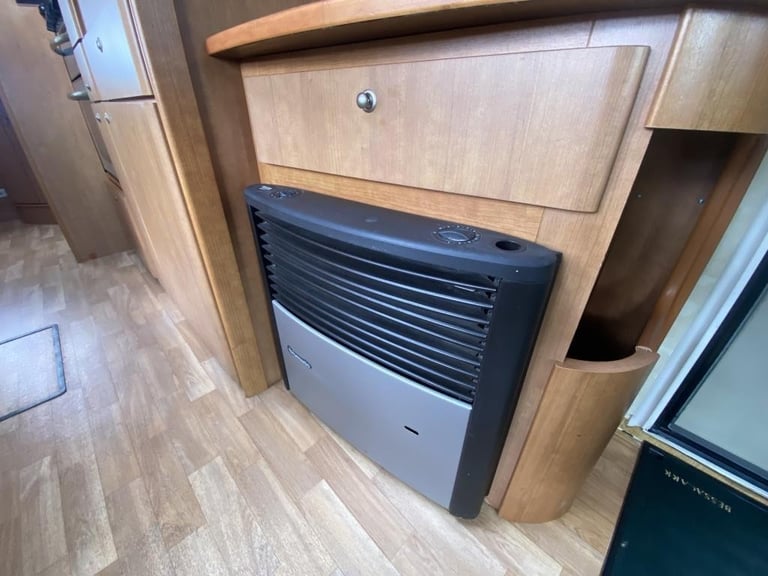 2004 (54) BESSACARR E445 4 BERTH MOTORHOME