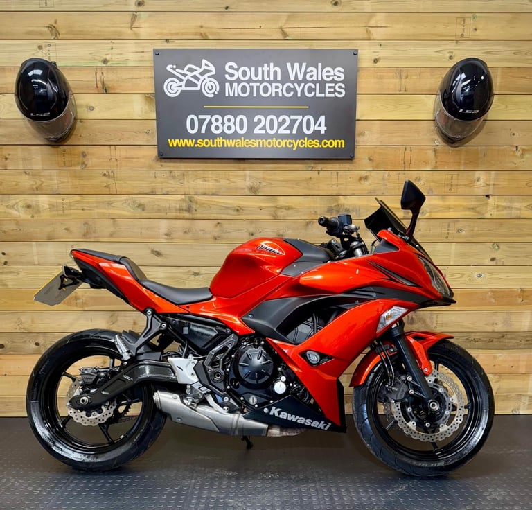 Kawasaki EX 650 Ninja / 2017 model / only 4568 miles!