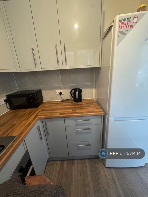 2 bedroom flat in Miranda Court, Salford, M5 (2 bed) (#2671434)