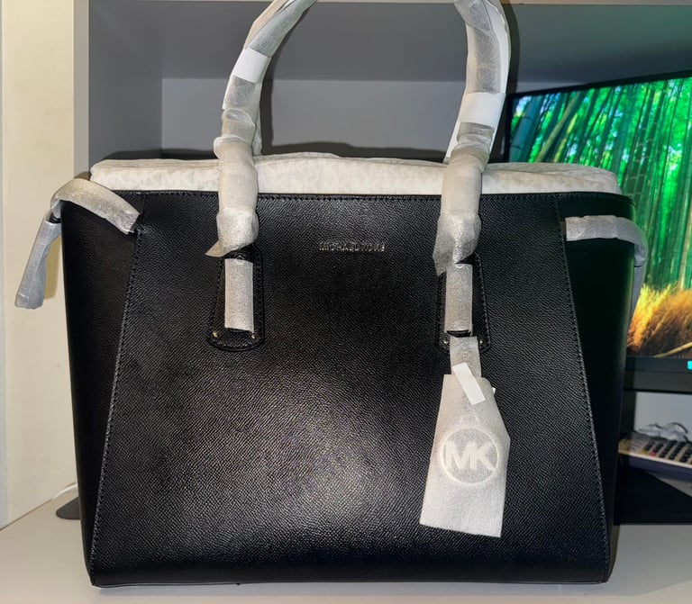 Michael Kors Voyager Medium Crossgrain Leather Tote Bag