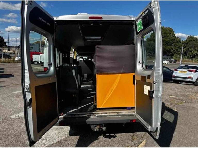 2017 Peugeot Boxer 2.0 BlueHDi H2 Window Van 130ps NA DIESEL Manual