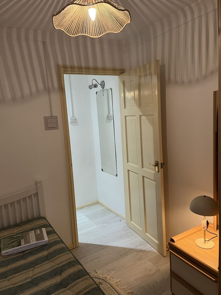 Flat Share 2 Bed Annexe Ruislip - Single & Double - £150/£200 P.W. Bills Included 