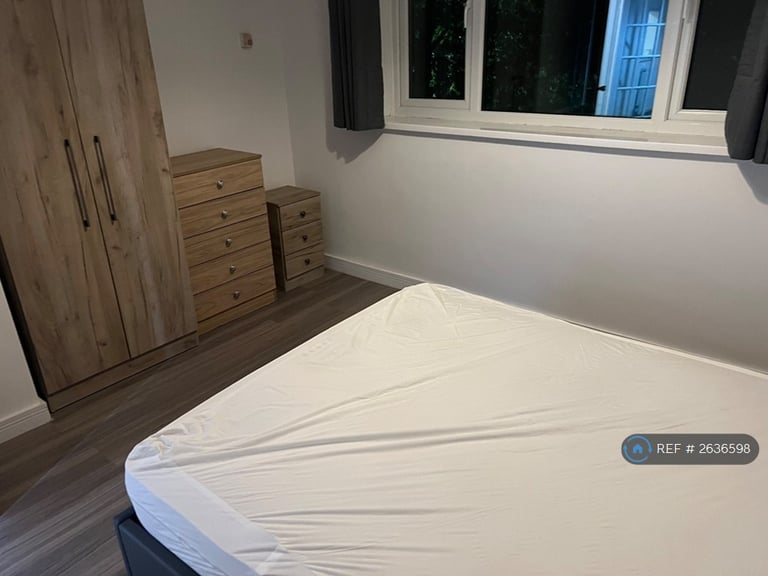 2 bedroom flat in Imogen Court, Salford, M5 (2 bed) (#2636598)