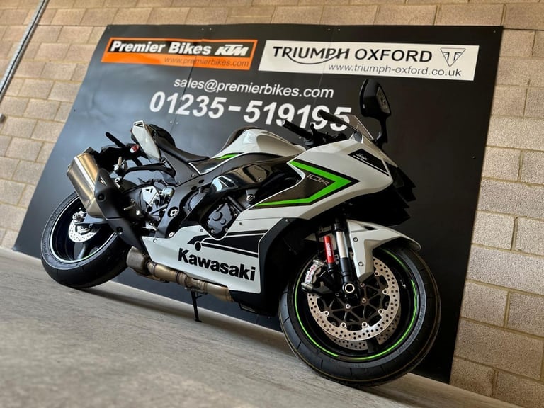 STUNNING ONE OWNER 2024/24 KAWASAKI ZX-10R MOTORCYCLE 