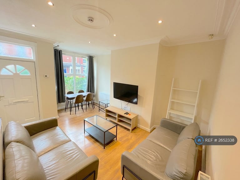 1 bedroom in Beechwood View, Leeds, LS4 (#2652338)