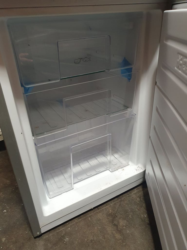Logik fridge freezer silver