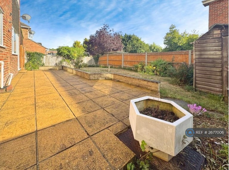 3 bedroom house in Hartsbourne Road, Earley, Reading, RG6 (3 bed) (#2677006)