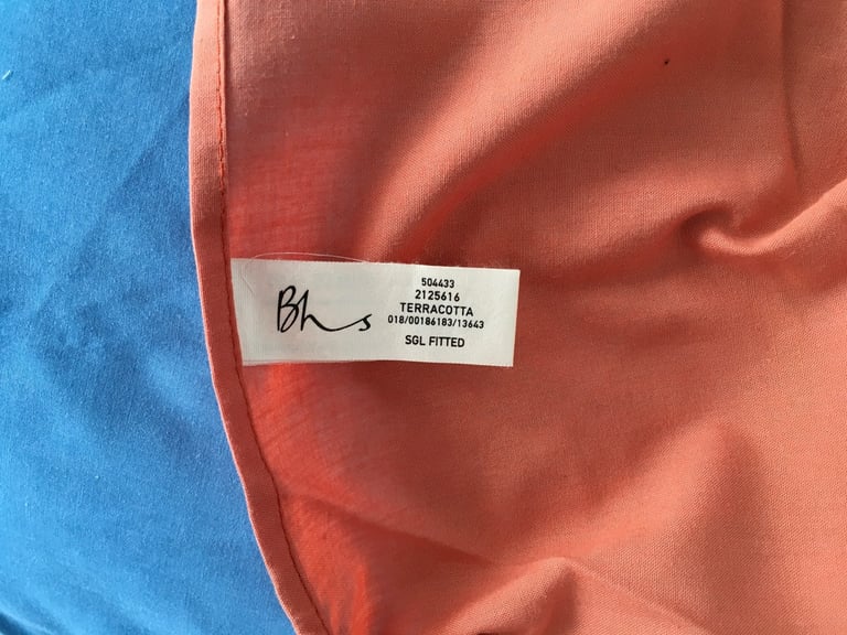 Co-ordinating set of terracotta single bed linen