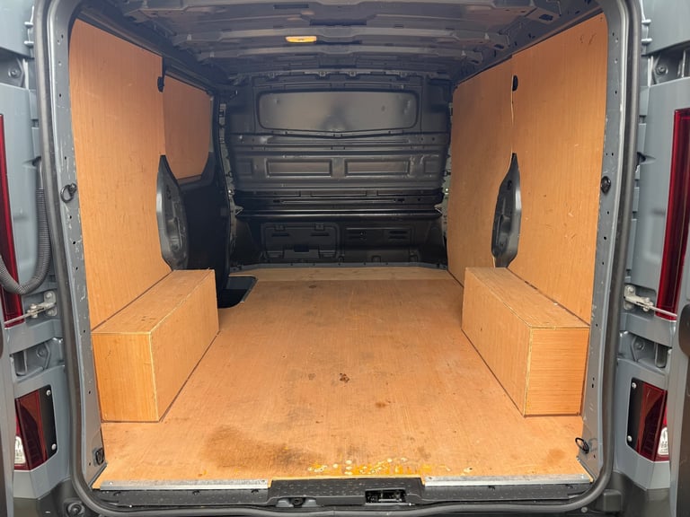 22 reg RENAULT TRAFIC 28 2.0 B/DCI 130 BHP SL BUSINESS+ panel van ( VAT INCLUDE 