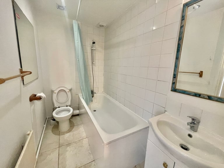 2 bed flat to rent -  Dehavilland Close, Northolt UB5