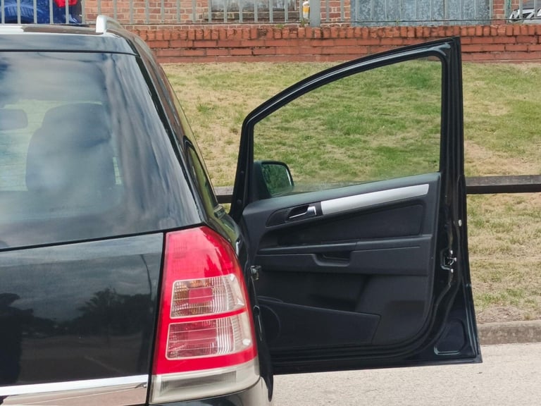 2012 Vauxhall Zafira 1.6 16V Design Euro 5 5dr (SNav) MPV Petrol Manual