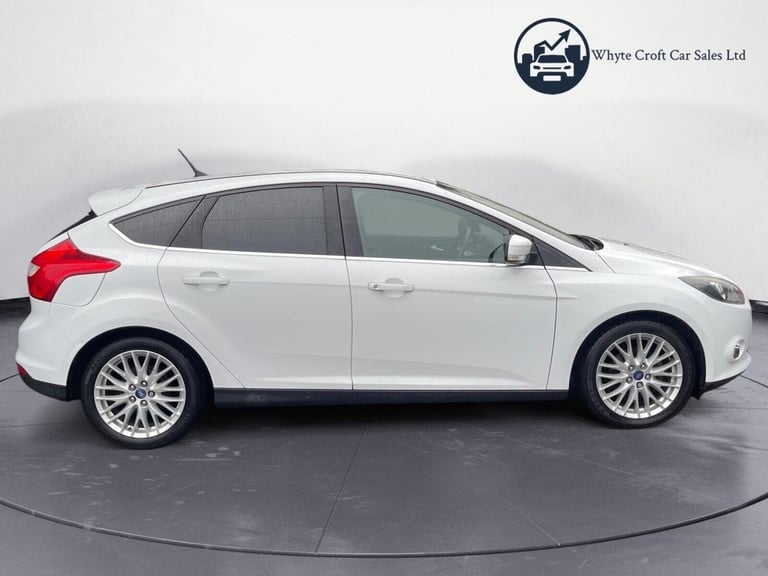 2014 Ford Focus 1.0 EcoBoost Zetec Navigator 5dr HATCHBACK PETROL Manual
