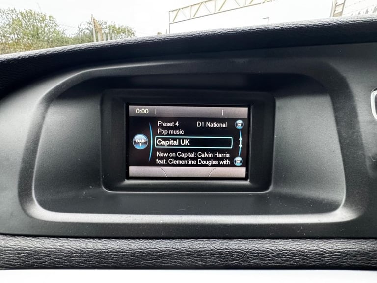 2015 15 VOLVO V40 1.6 D2 R-DESIGN LUX HATCHBACK 5DR DIESEL MANUAL EURO 5 (S/S) (