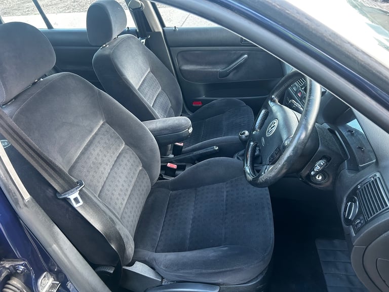 Volkswagen Golf with cruise control, ULEZ compliant, long MOT, great service history! - Image 12