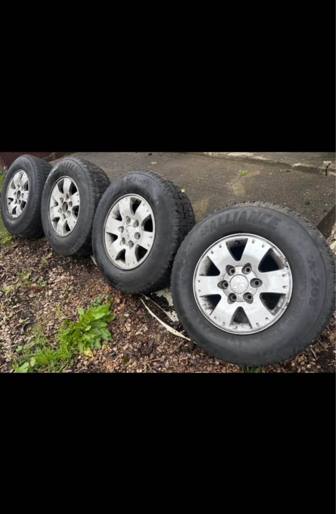 MITSUBISHI SHOGUN MK 3 16” ALLOYS WITH TYRES