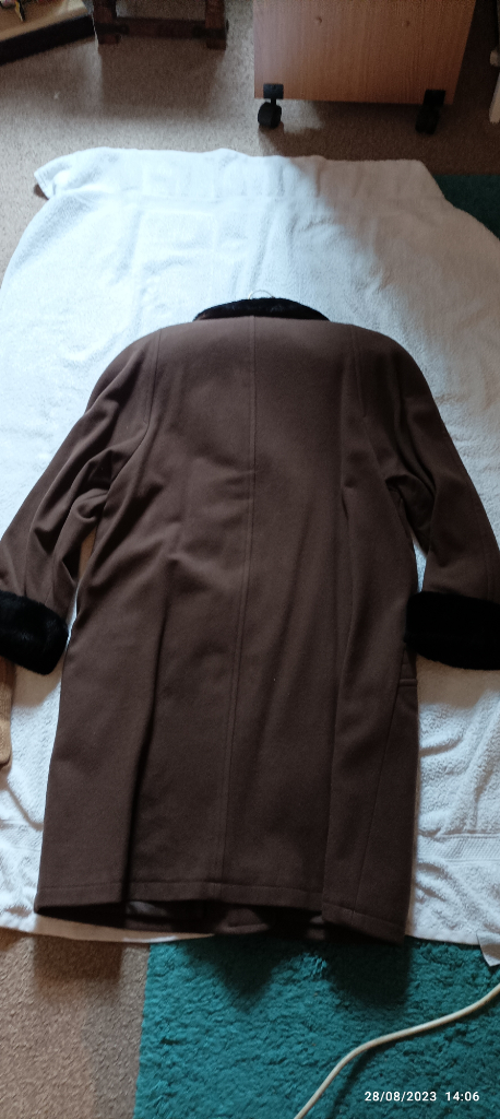 Coat For Size 8/10/12/14/16 Women All Thick Wool Lined its Full Length in Caramel Brown
