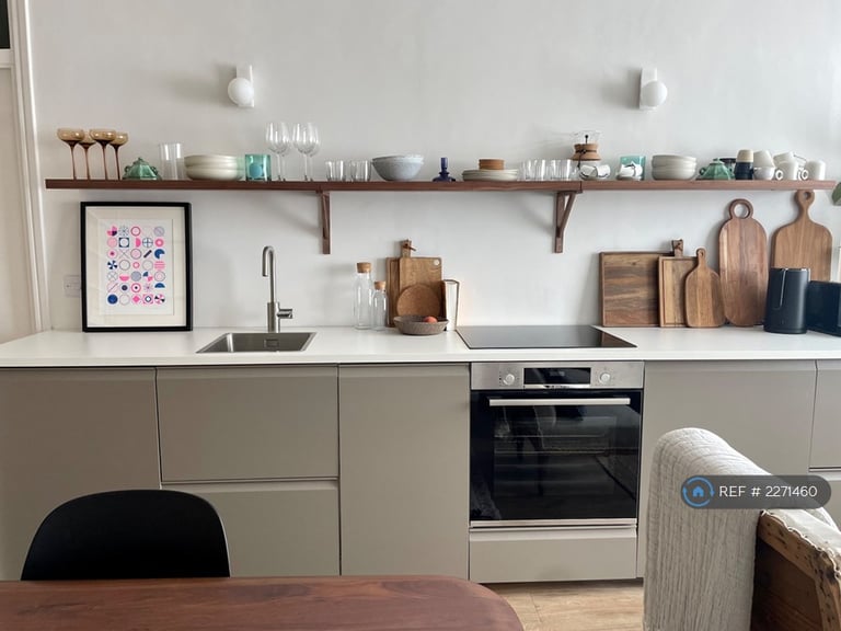 1 bedroom flat in Haverstock Hill, London, NW3 (1 bed) (#2271460)