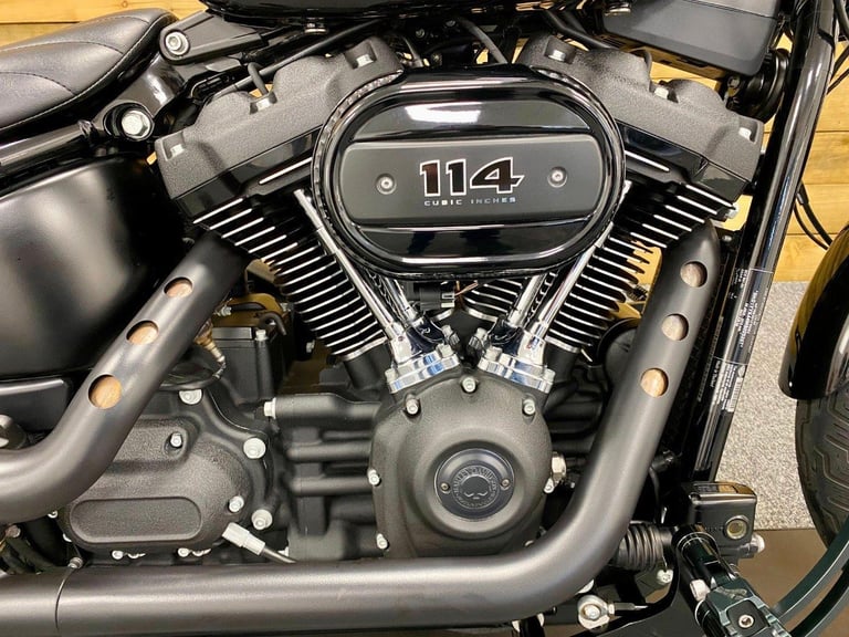 2021 Harley-Davidson FXBBS Street Bob 114, Only 5,023 Miles, Vance and Hines++