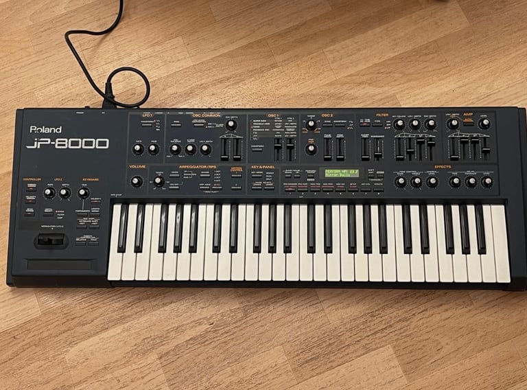 Roland JP8000 Analogue Modelling Keyboard Synthesiser The Classic SUPERSAW Synth