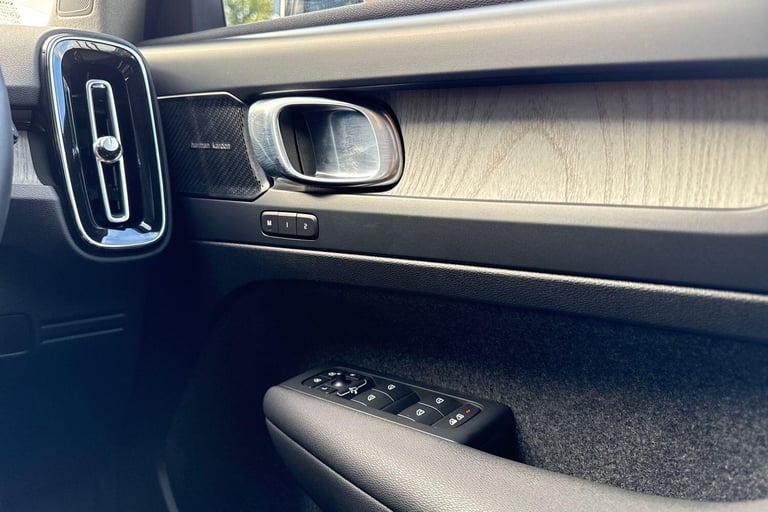 2022 Volvo XC40 2.0 B4 MHEV Ultimate SUV 5dr Petrol Hybrid DCT Auto Euro 6 (s/s) (197 ps) ESTATE ...