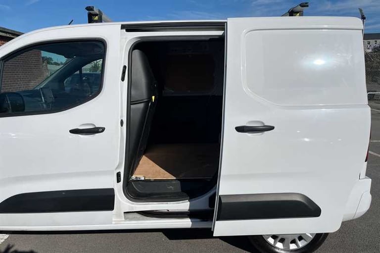 2022 Vauxhall Combo 1.5 Turbo D 2000 Sportive Panel Van 5dr Diesel Manual L1 H1 Euro 6 (100 ps) P...