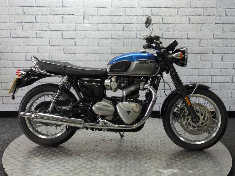 TRIUMPH BONNEVILLE T120, 2021/71, 8,842 MILE WITH FSH, BLUS AND SILVER