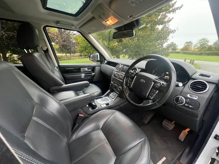 LAND ROVER DISCOVERY 4 3.0 SD V6 HSE 2015