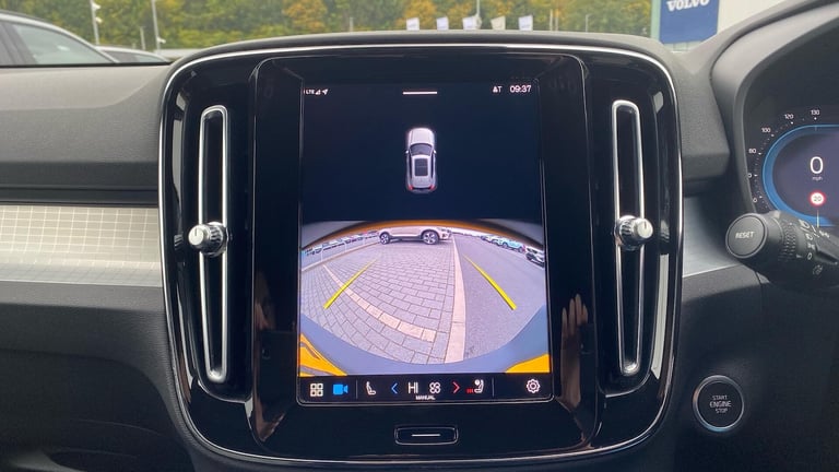 2022 Volvo XC40 2.0 B3 MHEV Plus SUV 5dr Petrol Hybrid DCT Auto Euro 6 (s/s) (163 ps) Petrol/Elec...