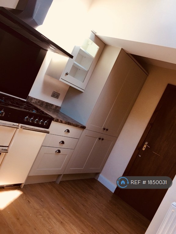 3 bedroom house in Fulstone Road, Huddersfield, HD4 (3 bed) (#1850031)