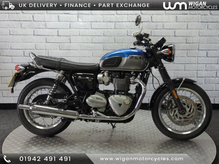 image for TRIUMPH BONNEVILLE T120, 2021/71, 8,842 MILE WITH FSH, BLUS AND SILVER