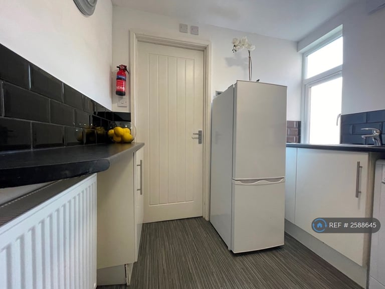 2 bedroom flat in Lower Ford Street, Coventry, CV1 (2 bed) (#2588645)
