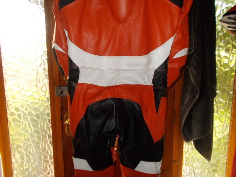 RST Pro Series One Piece Leather Motorcycle Racing Suit Red Black 2XL With Hump r r p £350