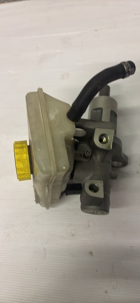 image for Audi A4 b7 Convertible Master Brake Cylinder