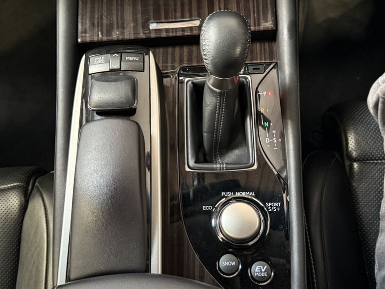 2015 Lexus GS 2.5 300h Premier Saloon 4dr Petrol Hybrid CVT Euro 5 (s/s) (223 ps) Saloon PETROL/E...