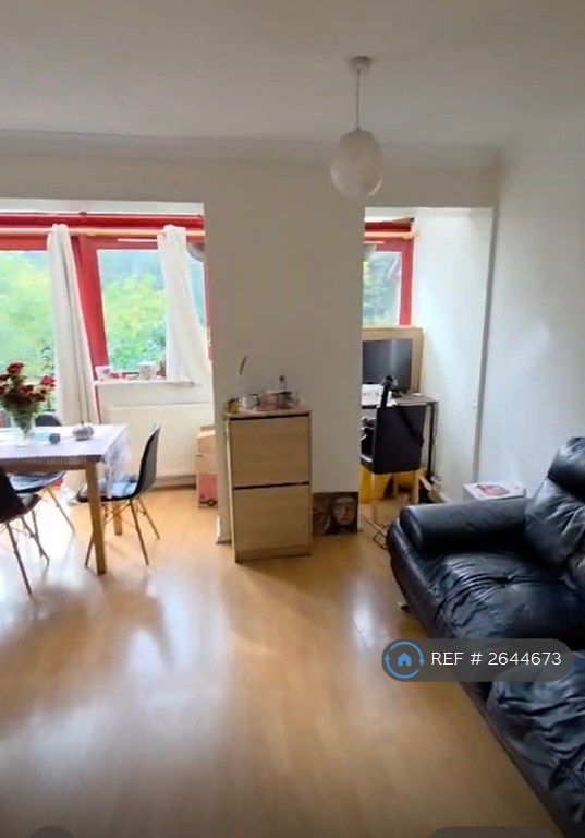 3 bedroom flat in Bywater Place, London, SE16 (3 bed) (#2644673)