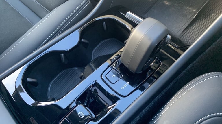 2023 Volvo XC40 Ultimate, B4 mild hybrid, Petrol, Dark ESTATE N/A Automatic