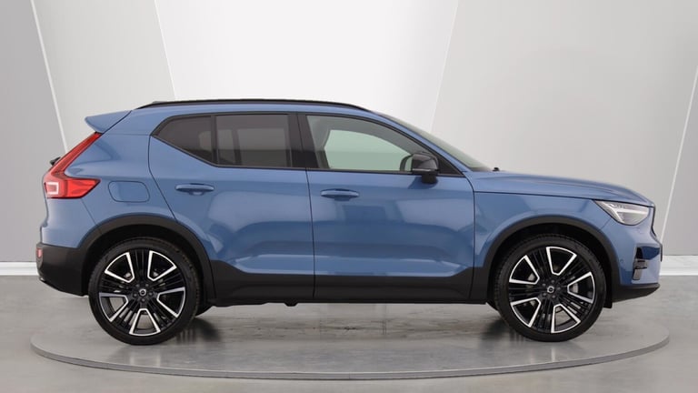 2025 Volvo XC40 B4 (P) Ultra Dark (Sunroof, Pilot Assist, 21' Alloys, BLIS) ESTATE Petrol/Electri...